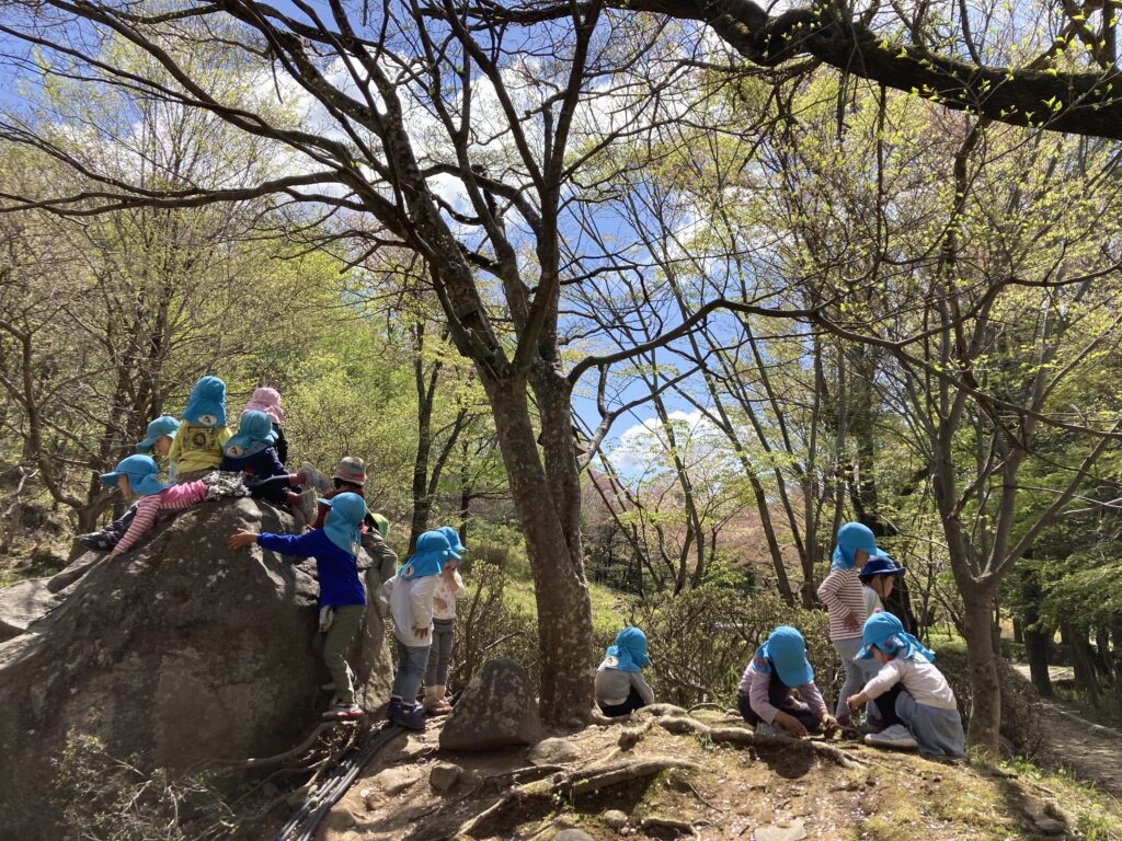 play-around-the-rocks